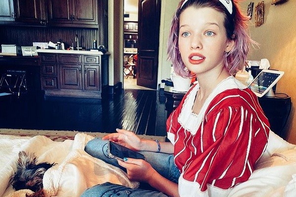 Ever Anderson, filha da atriz Milla Jovovich com o diretor Paul W.S. Anderson (Foto: Instagram)