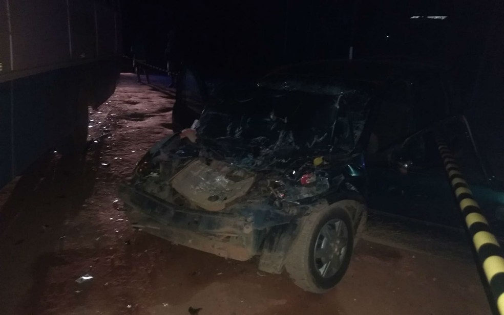 Acidente entre carro e ônibus deixa dois mortos em rodovia na Bahia — Foto: Divulgação/PRE