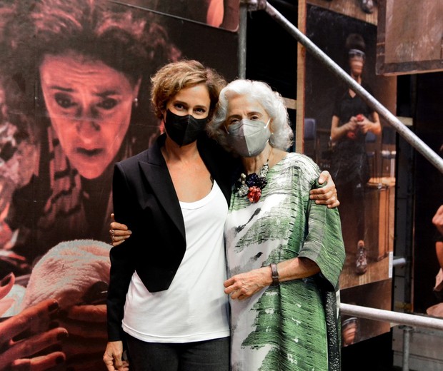 Ideliazadoras do Teatro Poeira há 15 anos, Andréa Beltrão e Marieta Severo são comadres e mantém amizade há três décadas (Foto: Webert Belicio/AgNews)