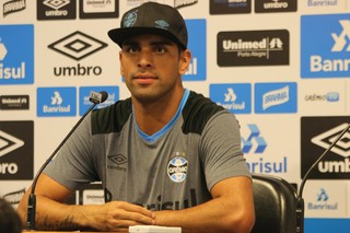 Maicon quer esquecer LDU antes de jogo com Brasil-Pel: Hora da verdade