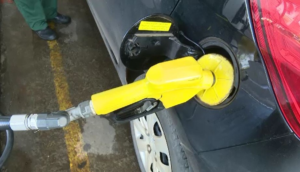 Condutores reclamam de novo reajuste de combustível  (Foto: Reprodução/Rede Amazônica Acre)