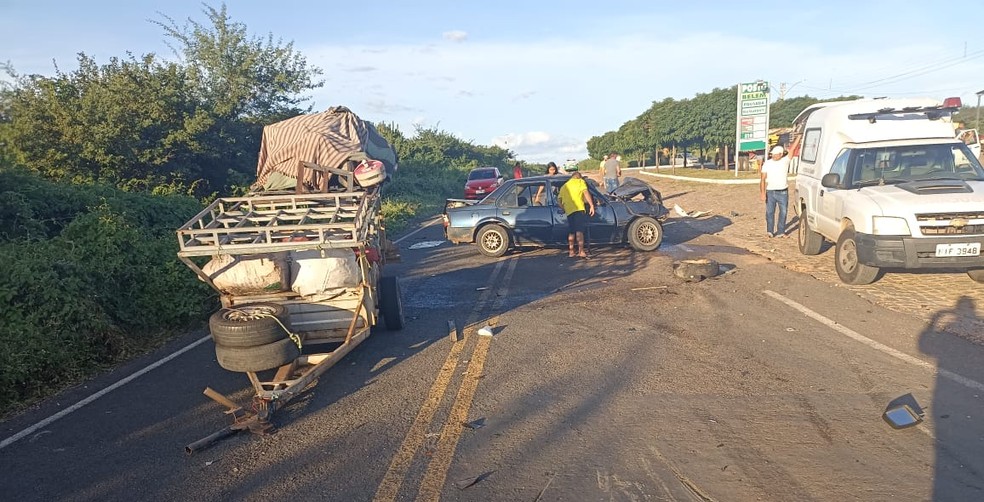Colisão entre carros deixa dois mortos na PI-243, em Belém do Piauí — Foto: Reprodução