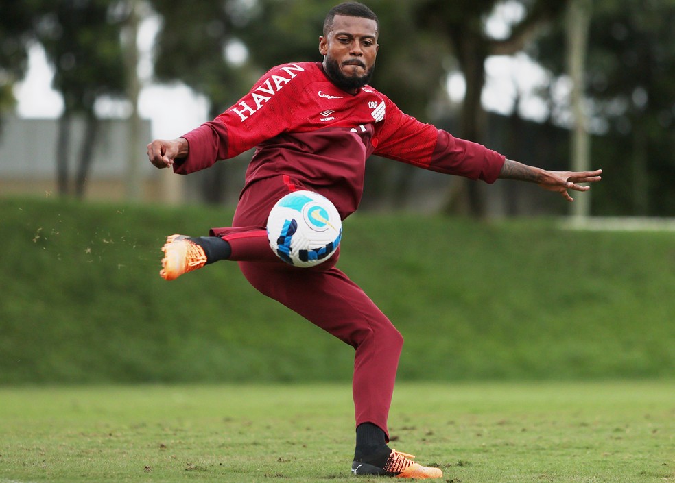 Marcelo Cirino está fora de combate e não encara o Fluminense — Foto: Gustavo Oliveira/Athletico