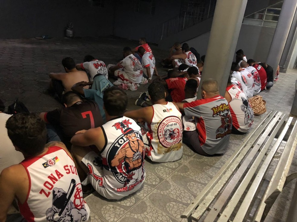 Torcedores são detidos após Brasil de Pelotas x Inter  (Foto: Marcos Westermann)