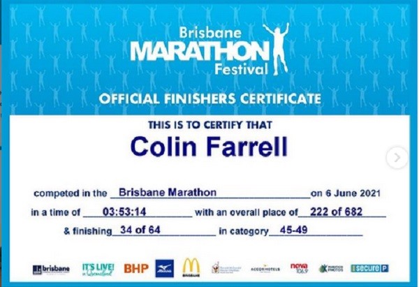 O certificado da participação de Colina Farrell na Maratona de Brisbane (Foto: Instagram)