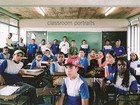 Fotógrafo mostra em livro estudantes em salas de aula ao redor do mundo
