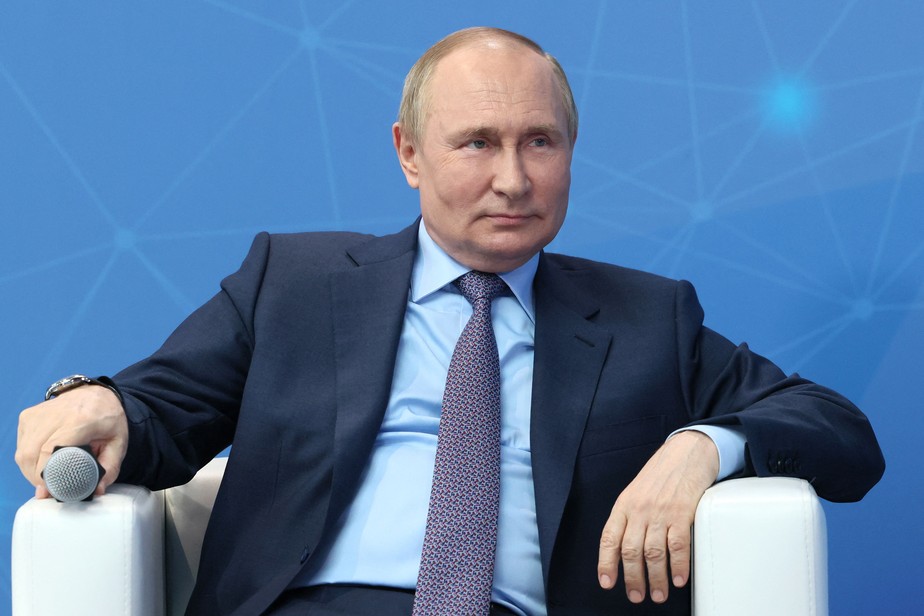 Presidente russo, Vladimir Putin, durante reunião com jovens empresários em Moscou