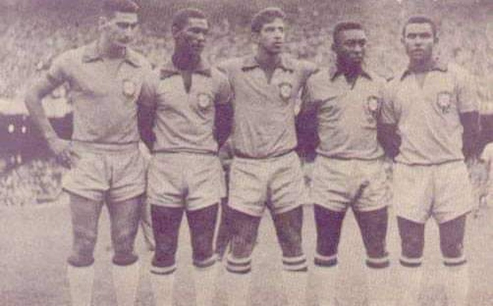 Henrique, entre Didi e Pelé, pela seleção brasileira — Foto: Bruno Lucena / Patrimônio Histórico do Flamengo