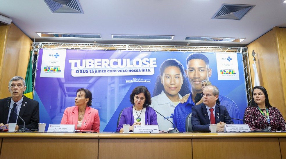 Lançamento da campanha nacional de combate à tuberculose; ao centro, a ministra da Saúde, Nísia Trindade — Foto: Walterson Rosa/MS