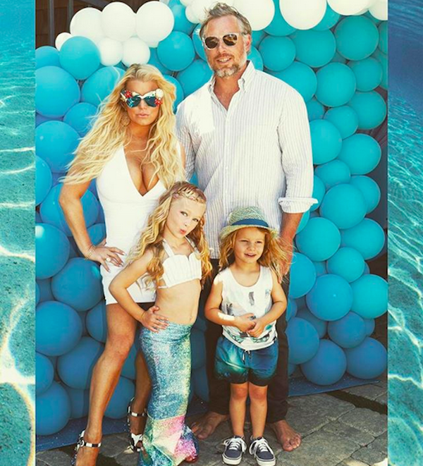 A cantora Jessica Simpson com a família (Foto: Instagram)