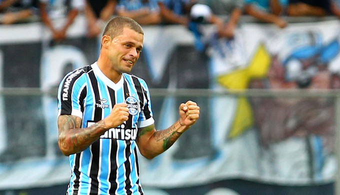 Com suspensão de Walace, Edinho deve seguir titular