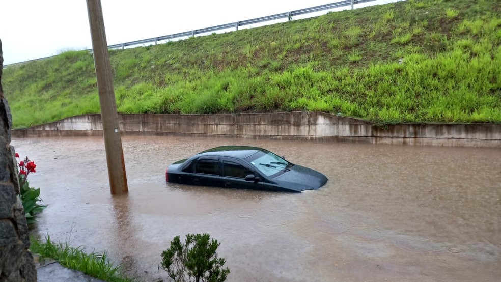 Chuva em Divinópolis causou alagamento em vários pontos da cidade  — Foto: Michelle Gontijo/Divulgação 