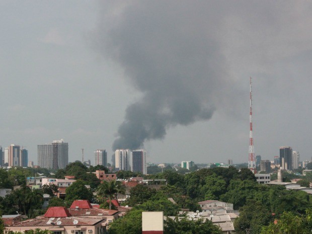Fumaça de incêndio é possível de ser vista de diversos pontos de Manaus (Foto: Adneison Severiano/G1 AM)