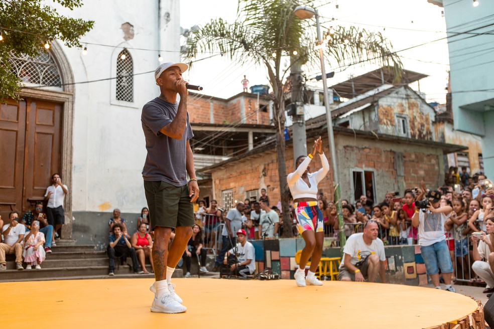 Pharrell Williams cantou no Morro da Providência — Foto: Fabiano Battaglin/Gshow