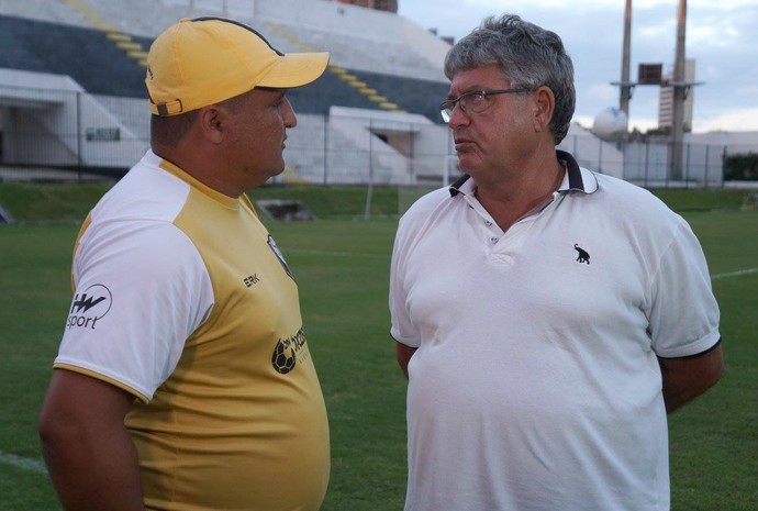 RN - Higor César conversa com o técnico Geninho, do ABC (Foto: Divulgação)