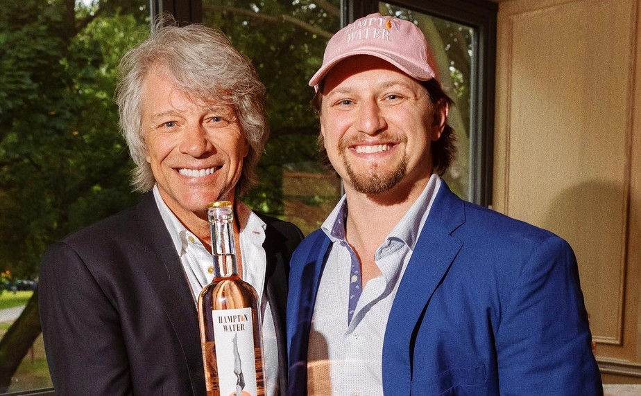 Jesse Bongiovi e Jon Bon Jovi fundaram marca de vinhos rosé
