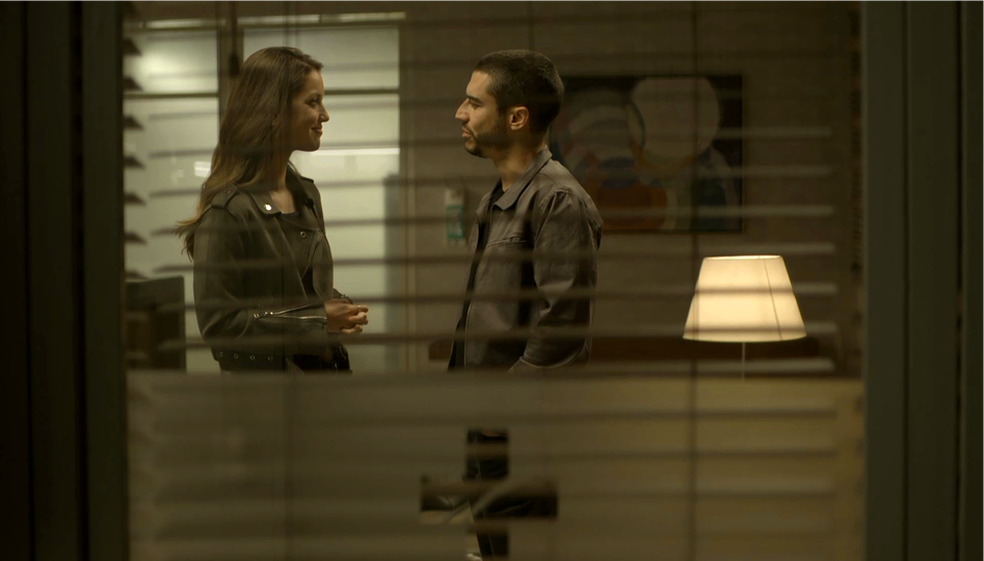 Em 'A Dona do Pedaço', Fabiana (Nathalia Dill) e Camilo (Lee Taylor) reforçam a cumplicidade e ele não a investiga no crime contra Josiane (Agatha Moreira) — Foto: TV Globo