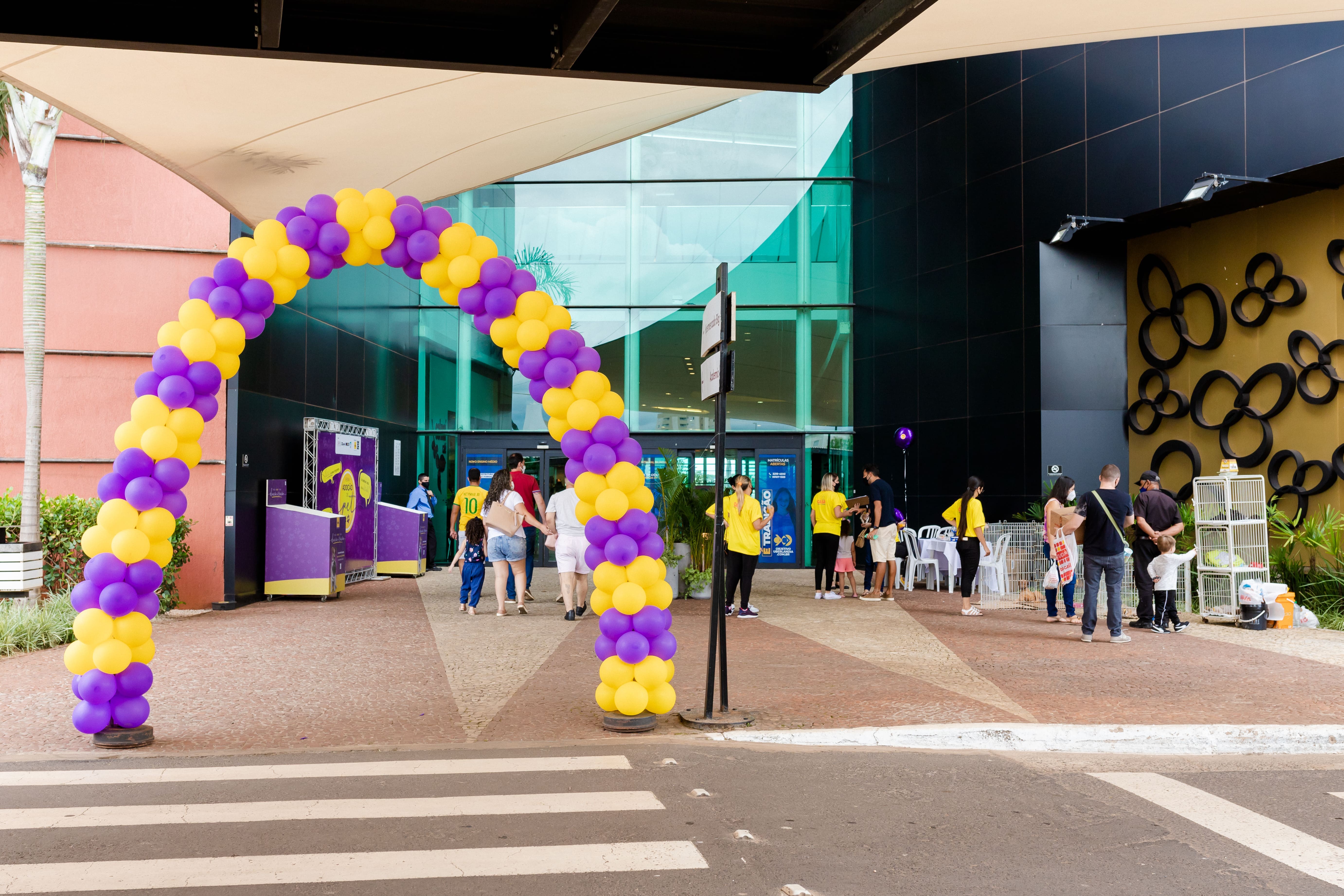 Mais uma feira de adoção de cães e gatos é realizada no Uberlândia Shopping; veja como adotar