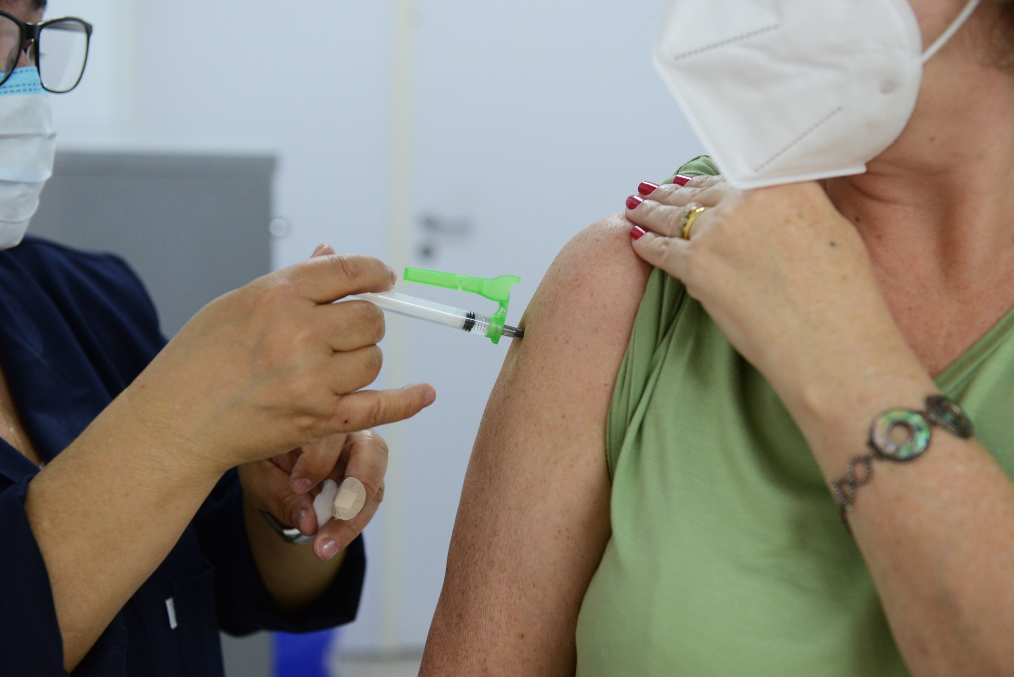 Campinas realiza 'Dia D' para vacinar 35 mil moradores com dose de reforço contra Covid-19