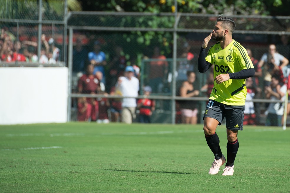 Na posição de segundo volante, Diego marcou um gol contra o Madureira — Foto: Alexandre Vidal/Flamengo