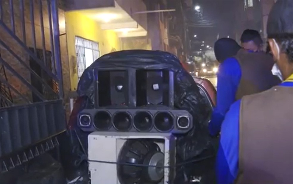 Operação apreendeu 15 equipamentos de som em Salvador — Foto: Reprodução/TV Bahia