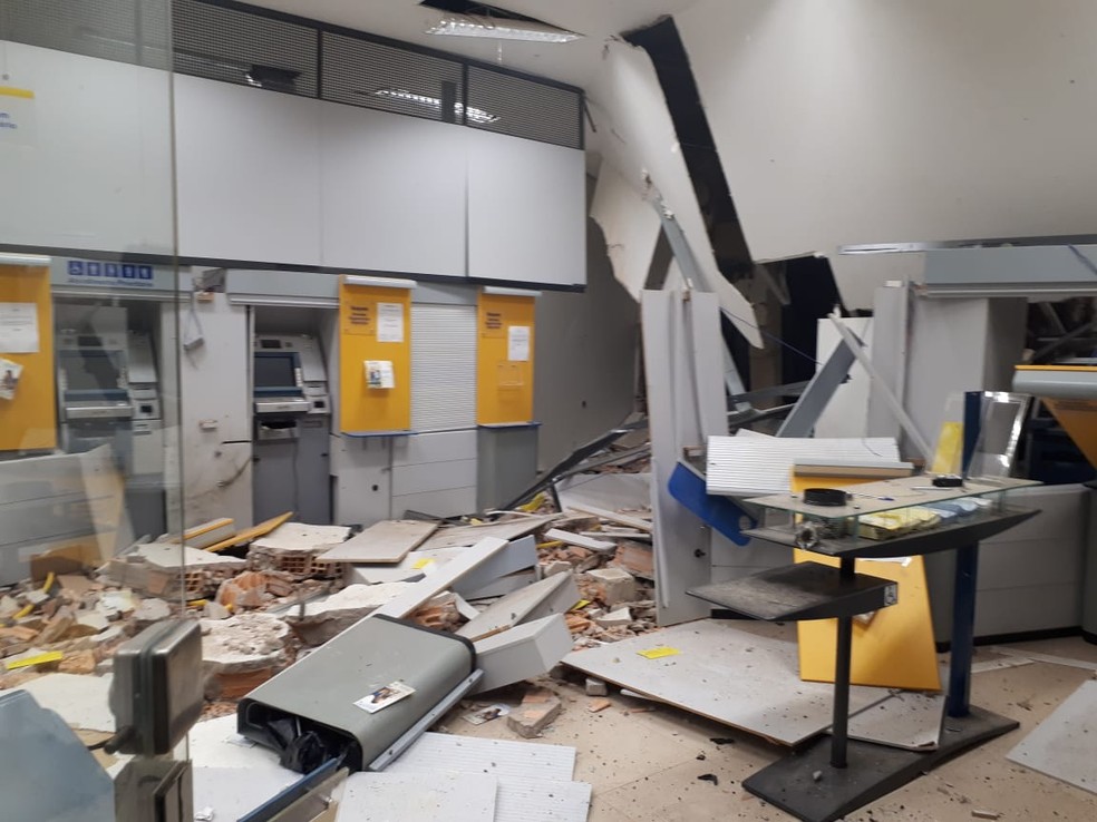 Assaltantes armados explodiram caixas eletrÃ´nicos e o cofre de um banco em Ipiranga do Norte â€” Foto: Arquivo pessoal