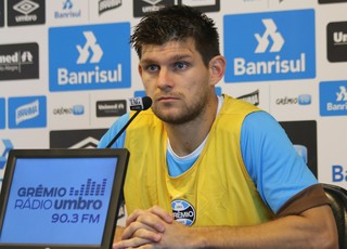 Em bom momento, Kannemann rechaça rótulo de ídolo no Grêmio