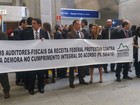 Auditores fiscais fazem manifestação no aeroporto do Galeão, no Rio