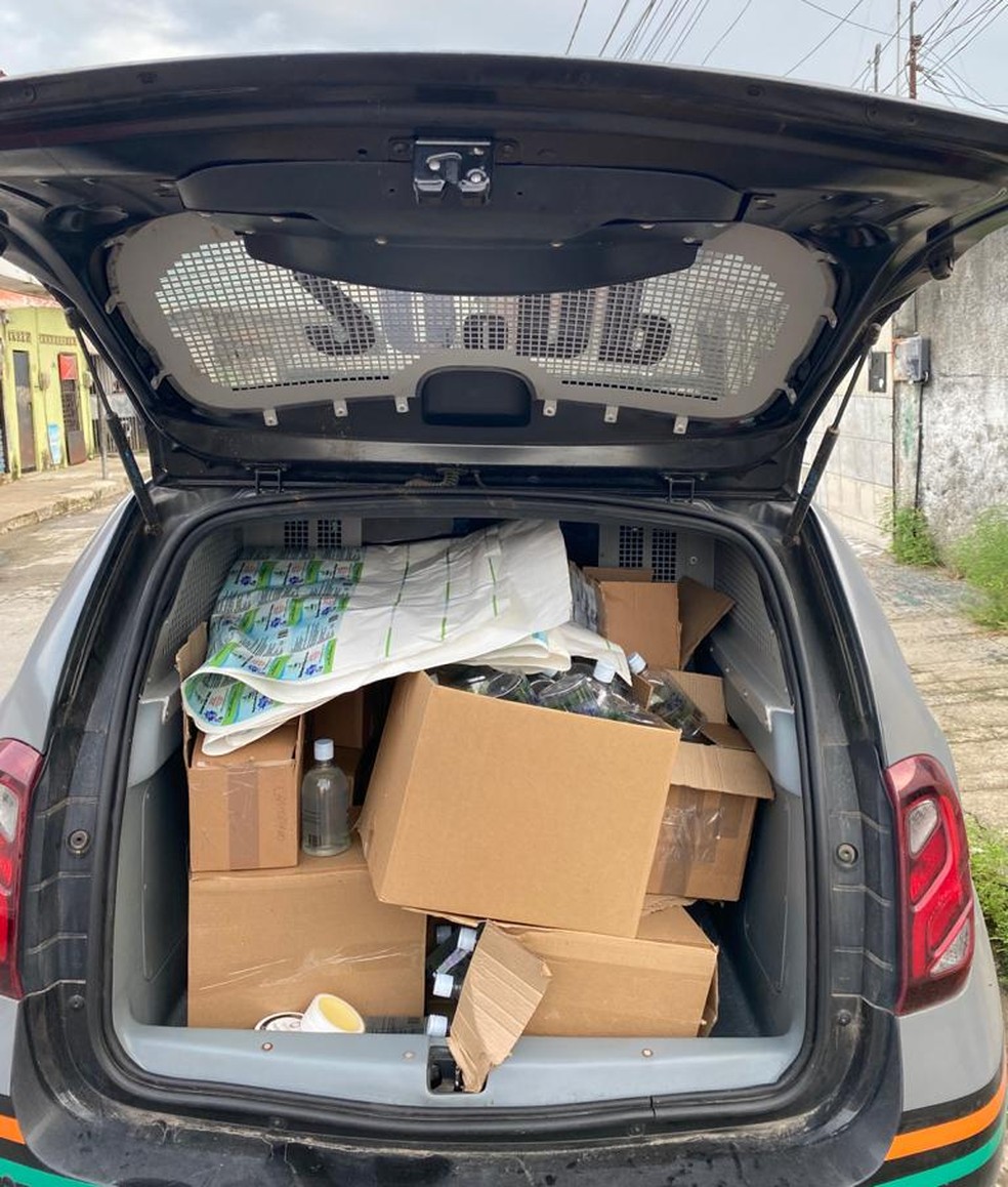 Várias caixas com os produtos falsificados foram apreendidas em Maracanaú, Região Metropolitana de Fortaleza — Foto: Polícia Civil