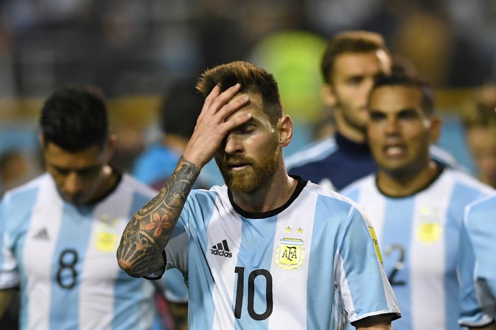Camisa 10 e craque da Argentina, Messi não consegue ter mesmo desempenho do Barça com a camisa do país (Foto: AFP)