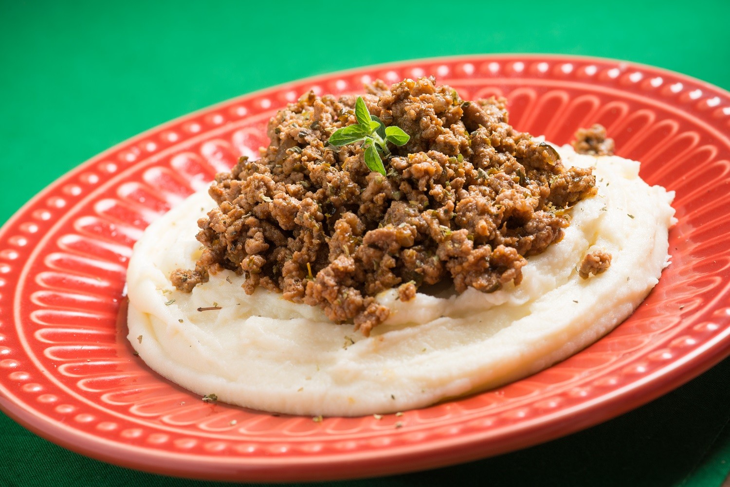 Recipe for braised ground beef with sweet paprika and oregano (Photo: Kitano / Disclosure)