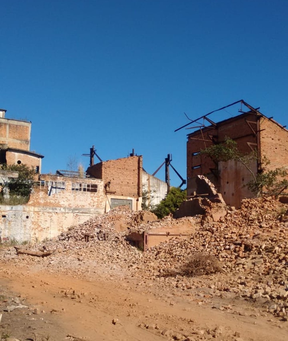 Professora universitária flagrou a destruição parcial dos fornos da usina de Cambaíba, no RJ — Foto: Ana Costa/ Arquivo Pessoal