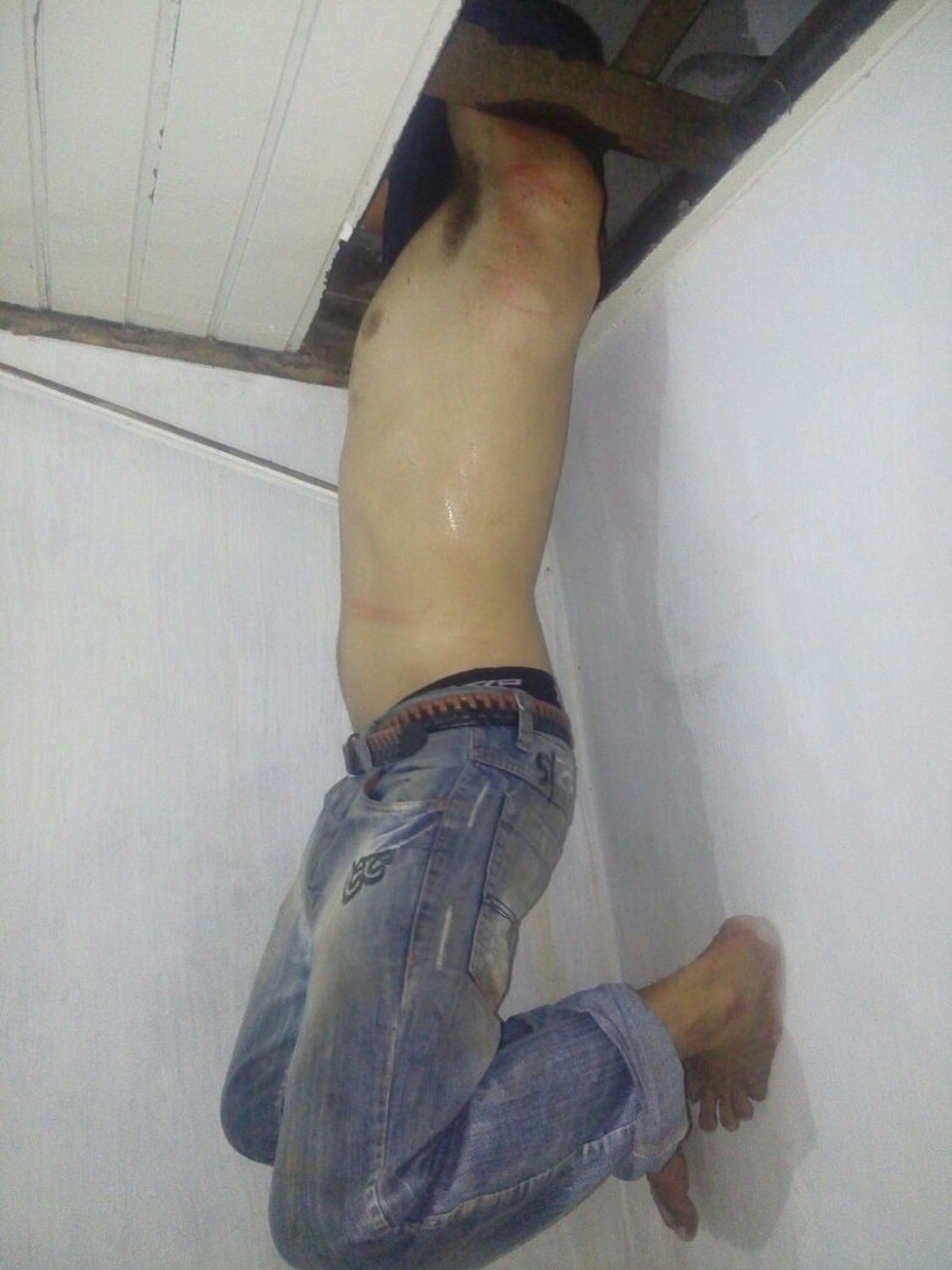 Suspeito saiu sem ferimentos graves e foi preso (Foto: Divulgação/PM)