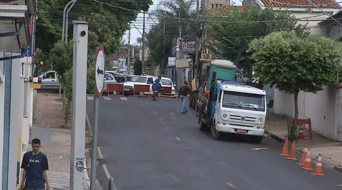 Obras interditam trecho de rua no bairro Boa Vista em Rio Preto - G1