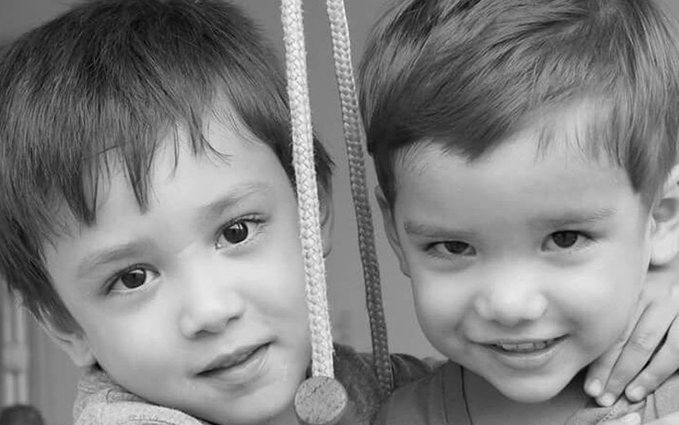 Augusto Imaizumi, de 3 anos, e o irmão Otávio Imaizumi, de 4 anos, morreram — Foto: Reprodução/Facebook