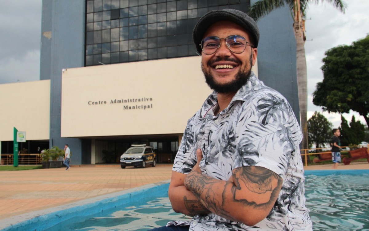 Primeiro trans a ter cargo de chefia na Prefeitura de Goiânia conta como se reergueu após morar na Cracolândia: 'Renasci das cinzas' - Globo.com