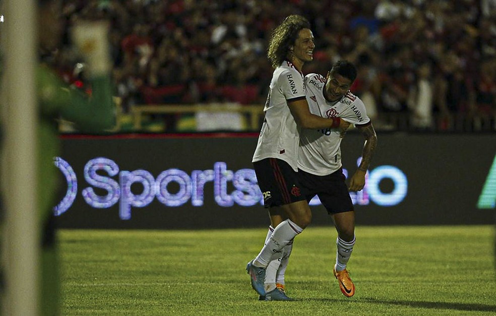 David Luiz comemora gol com João Gomes — Foto: Gilvan de Souza / CRF