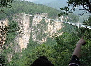 Ponte de vidro na China (Foto: Divulgação Haim Dotan)