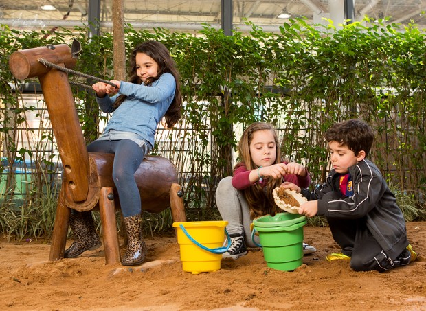 No playground, as crianças se divertem e sociabilizam entre as aulas (Foto: Marcus Steinmeyer)