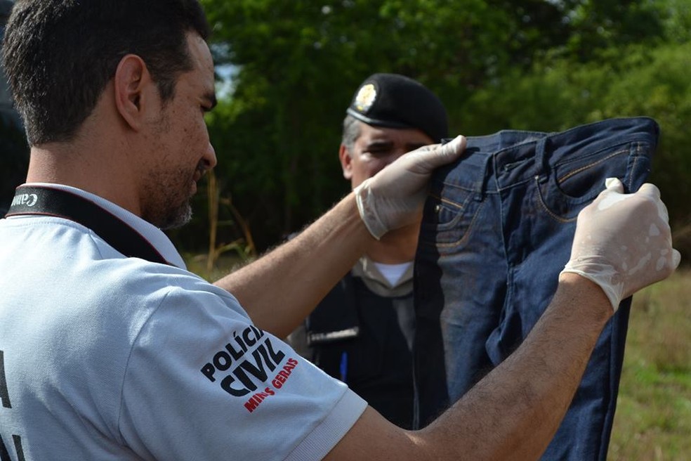 Calça de Kelly Cristina Cadamuro foi encontrada entre Frutal de Itapagipe em MG (Foto: Samir Alouan/Rádio 97 FM/Pontal Online)