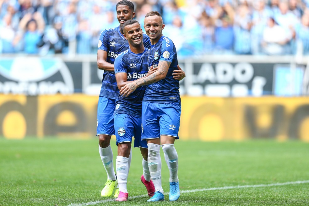Everton comemora gol contra o Goiás, no último domingo — Foto: Lucas Uebel / Grêmio FBPA