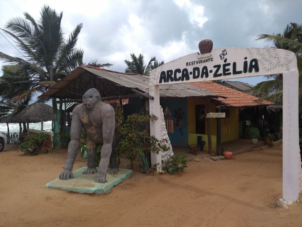 Entrada do restaurante "Arca da Zélia" na praia de Sibaúma, RN  (Foto: Lucas Cortez )