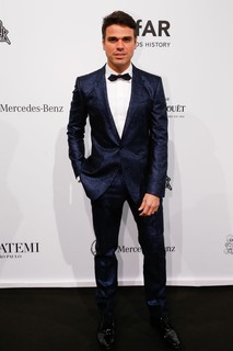Beto Pacheco, responsável pelos convidados da noite, em look Dolce&Gabbana