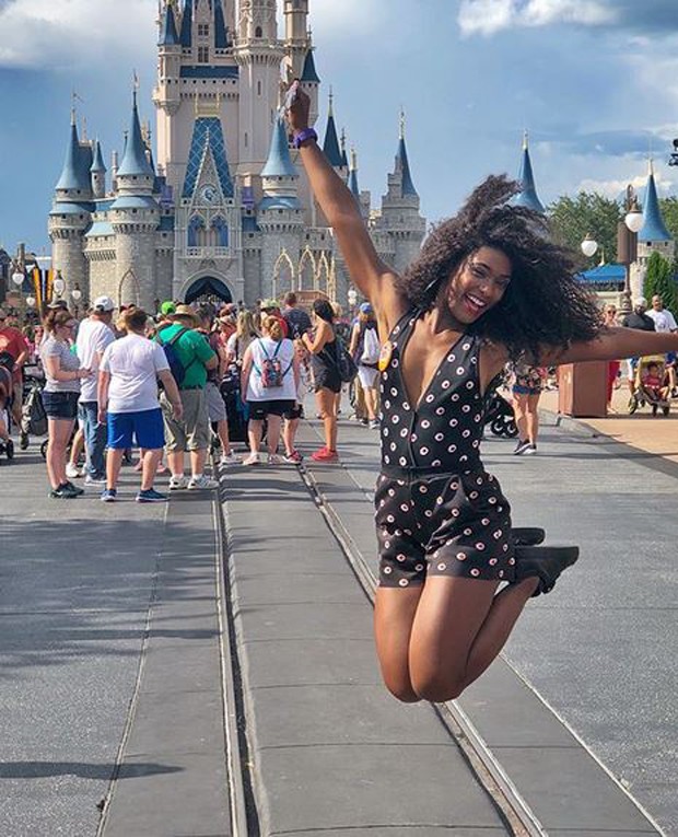 Erika Januza na Disney (Foto: Reprodução/Instagram)