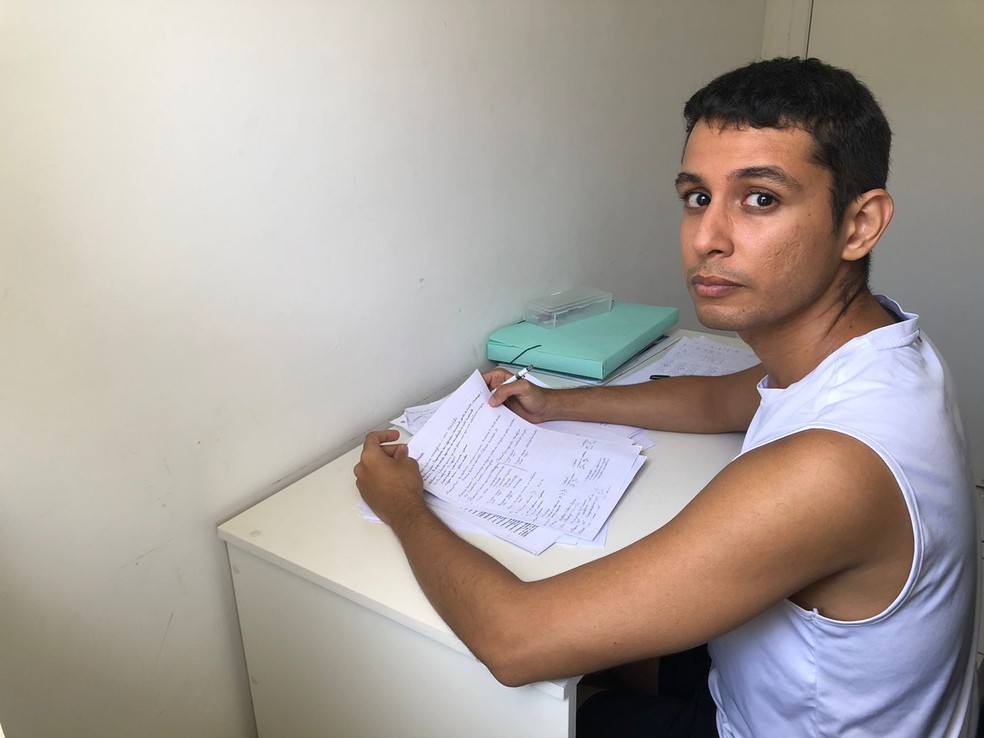 Estudante é eliminado de vestibular no Ceará após universidade considerar que ele não é pardo para cota: não entendo os critérios