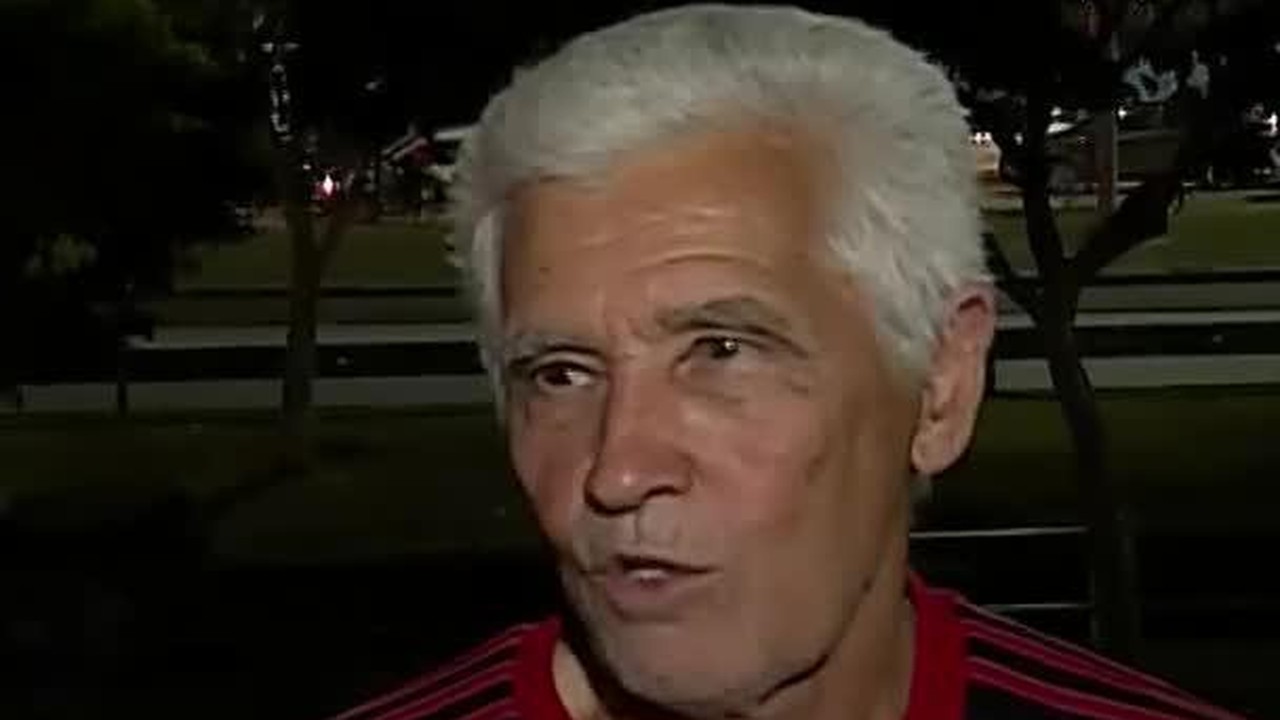 Seu Cardoso, de 76 anos, explica por que &eacute; f&atilde; de Jo&atilde;o Gomes: 'Veste a camisa do clube'