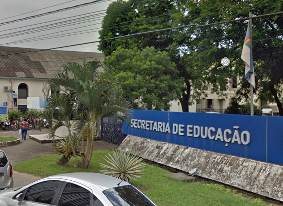 Sede da Secretaria de Educação de Pernambuco fica no bairro da Várzea, na Zona Oeste do Recife — Foto: Reprodução/Google Street View