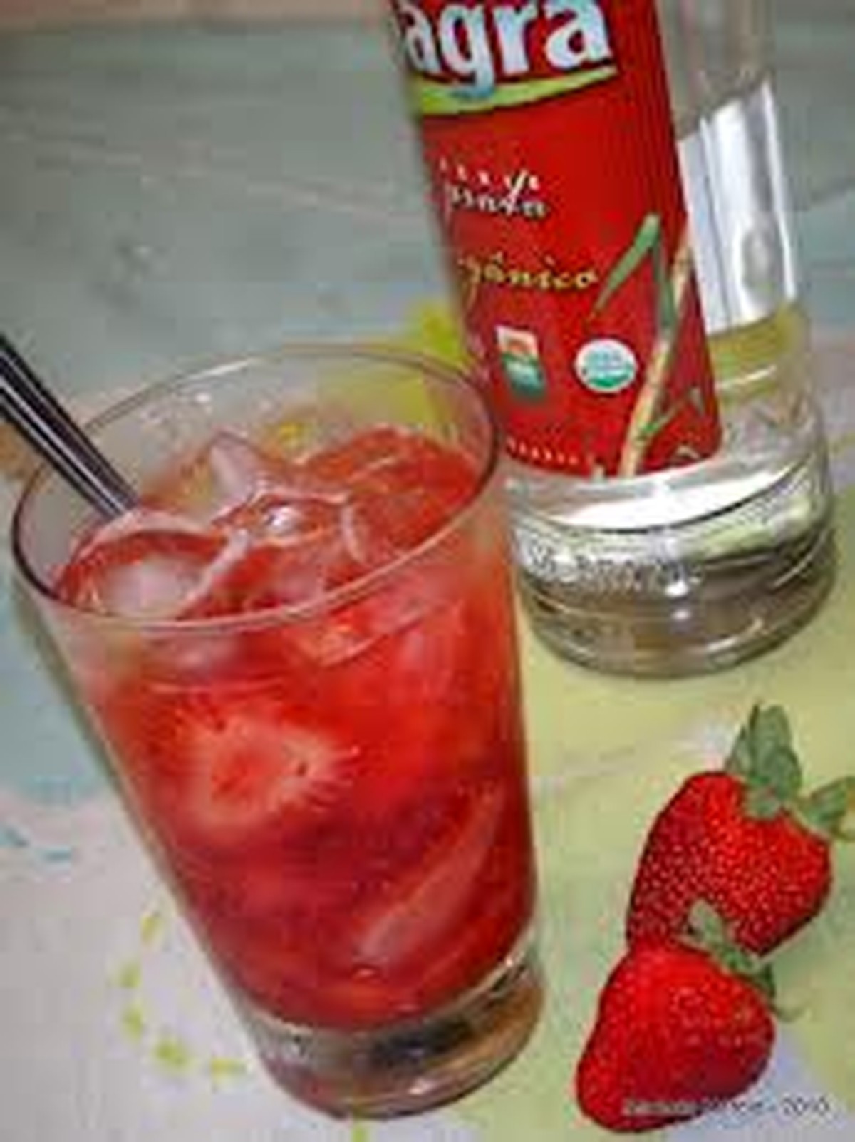 Caipirinha de morango Receitas