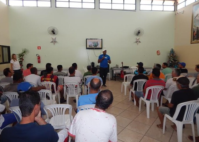 Claudinei Quirino divide experiências com pacientes de entidade