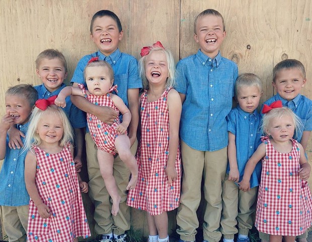 7 dos seus filhos têm a mesma idade de um irmão durante parte do ano (Foto: Reprodução/Instagram/littlehouseinthehighdesert)
